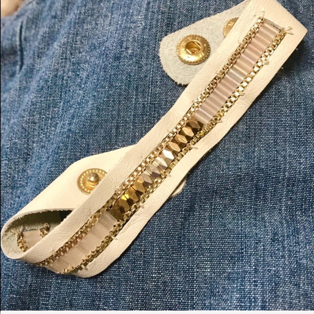Leather bracelet with Gold beads